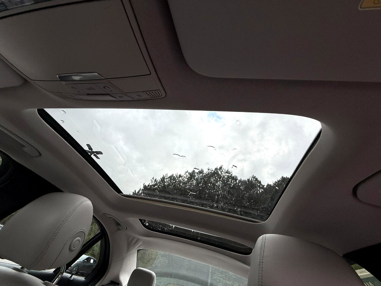 Used 2017 Mercedes-Benz C 300 Sedan image 27