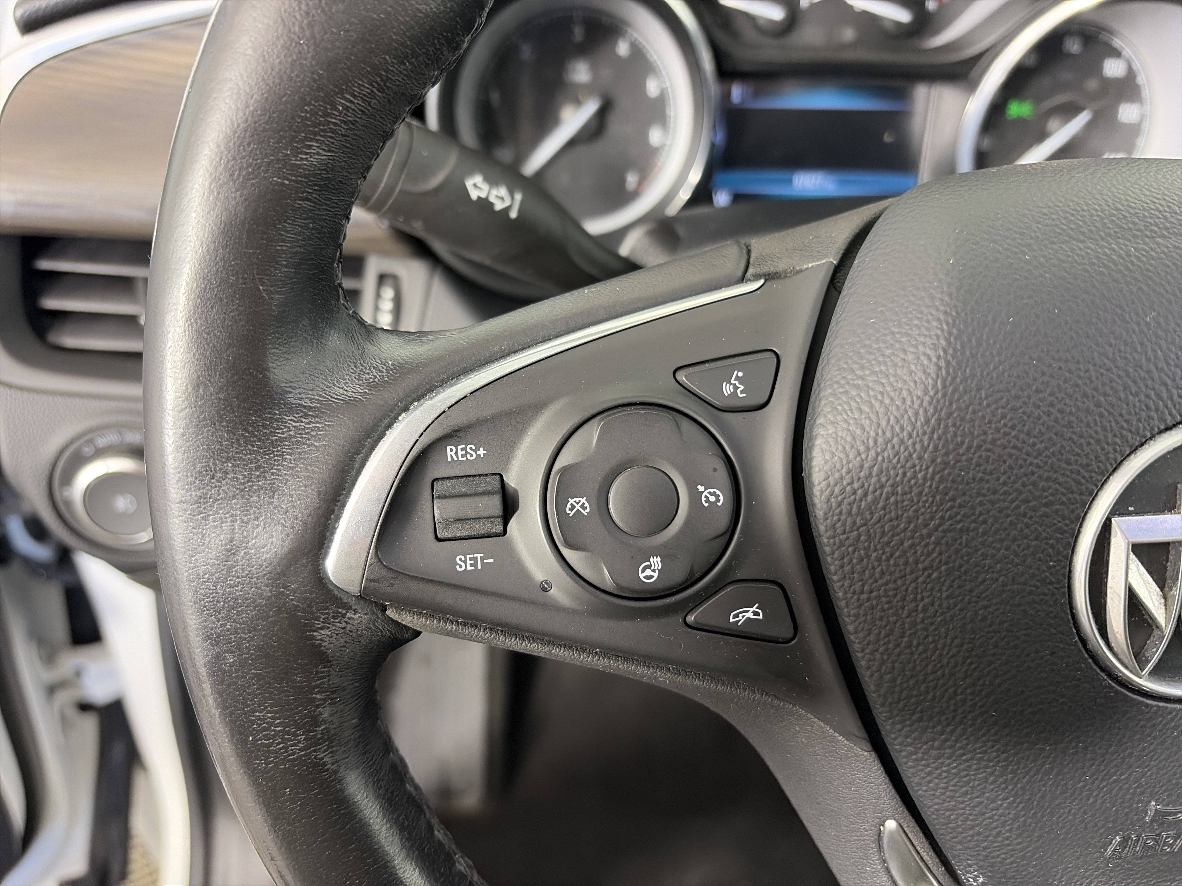 Used 2019 Buick Envision Essence image 28