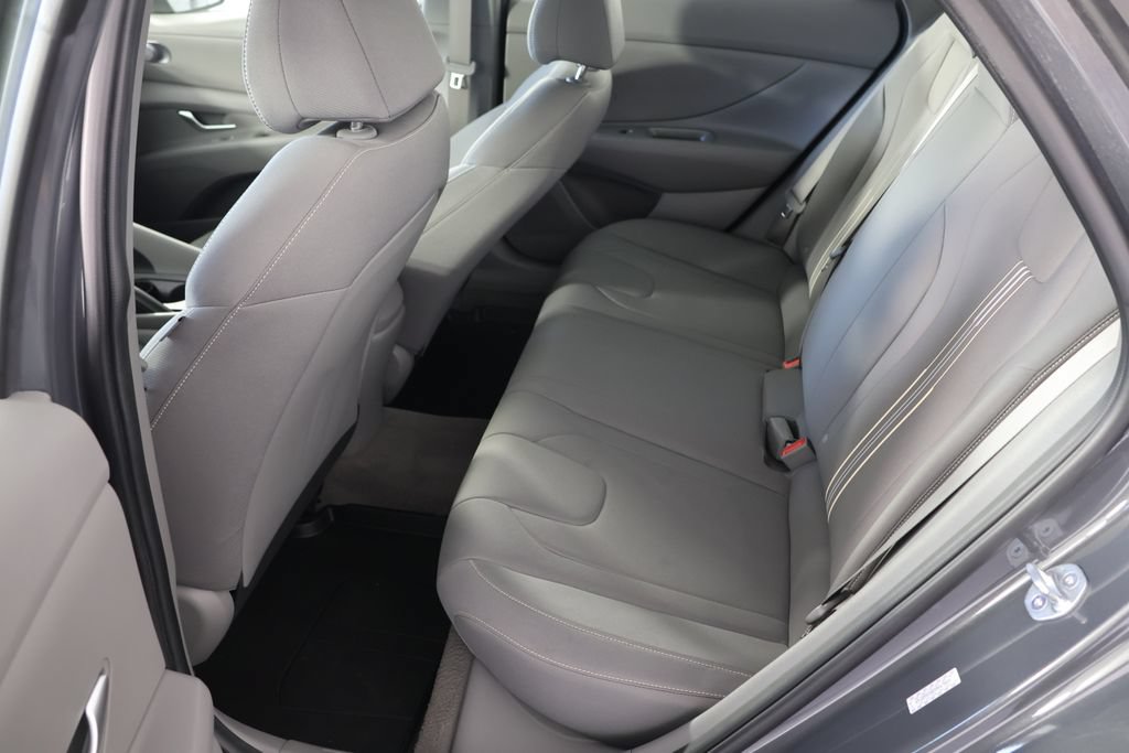 Used 2023 Hyundai Elantra SEL w/ Preferred Accessory Package FWD image 19