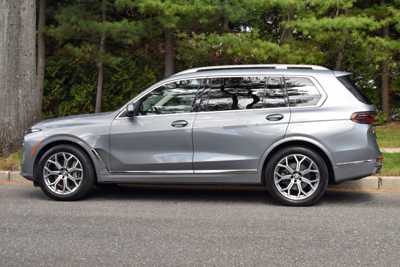 Used 2025 BMW X7 xDrive40i AWD/4WD image 4