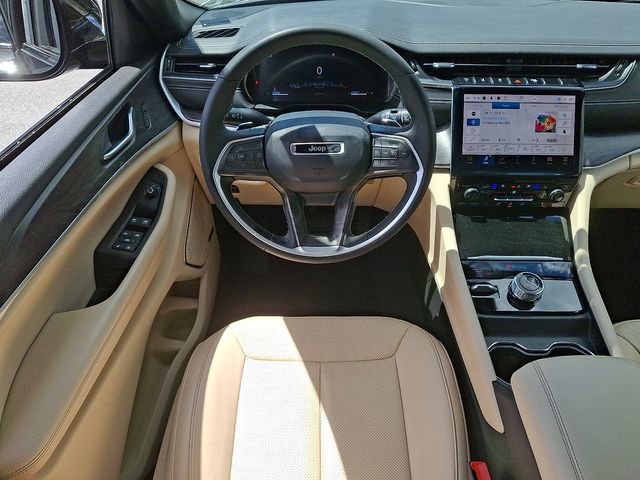 Used 2023 Jeep Grand Cherokee Limited w/ Luxury Tech Group II AWD/4WD image 11