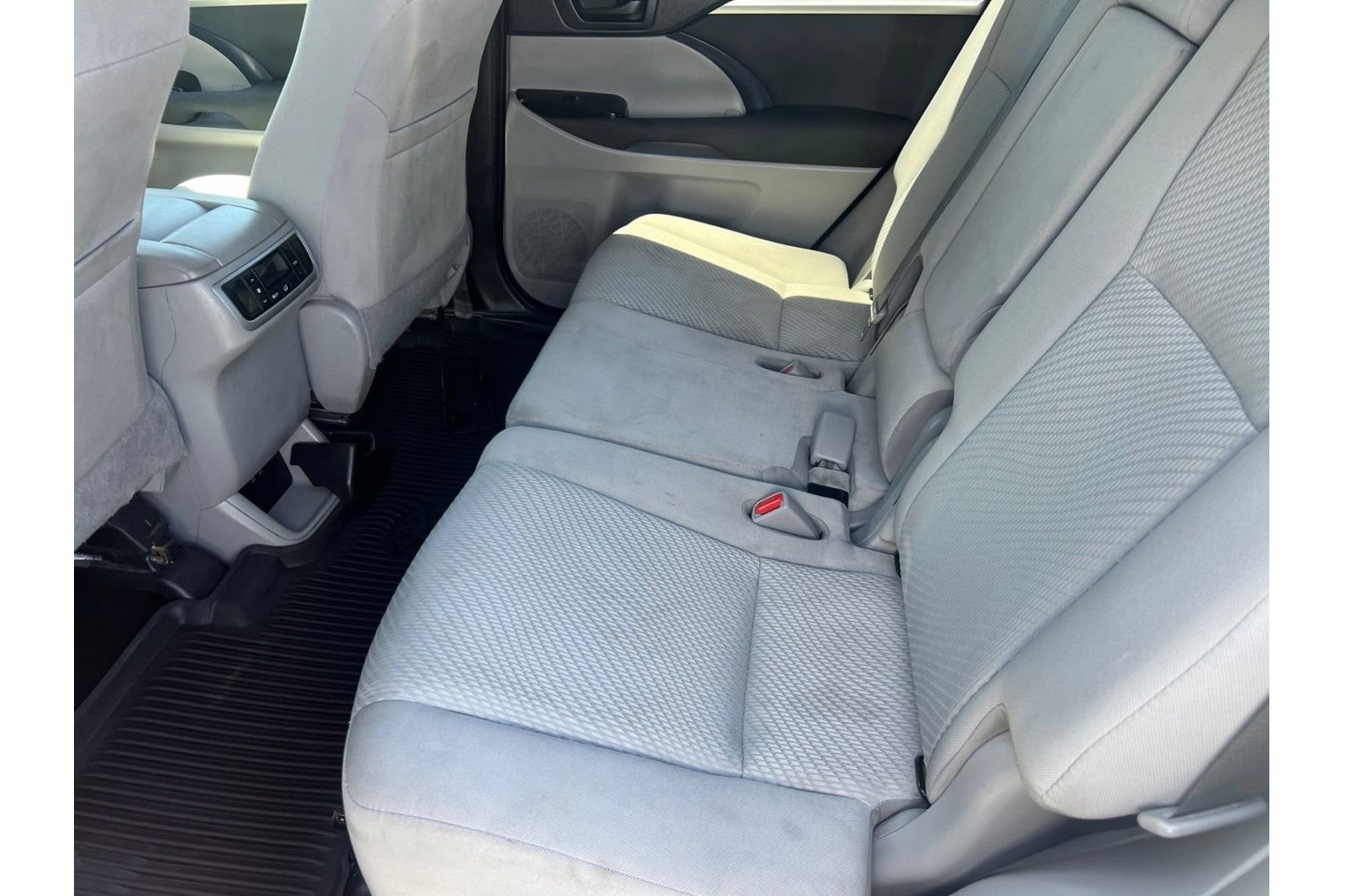 Certified 2019 Toyota Highlander LE FWD image 7