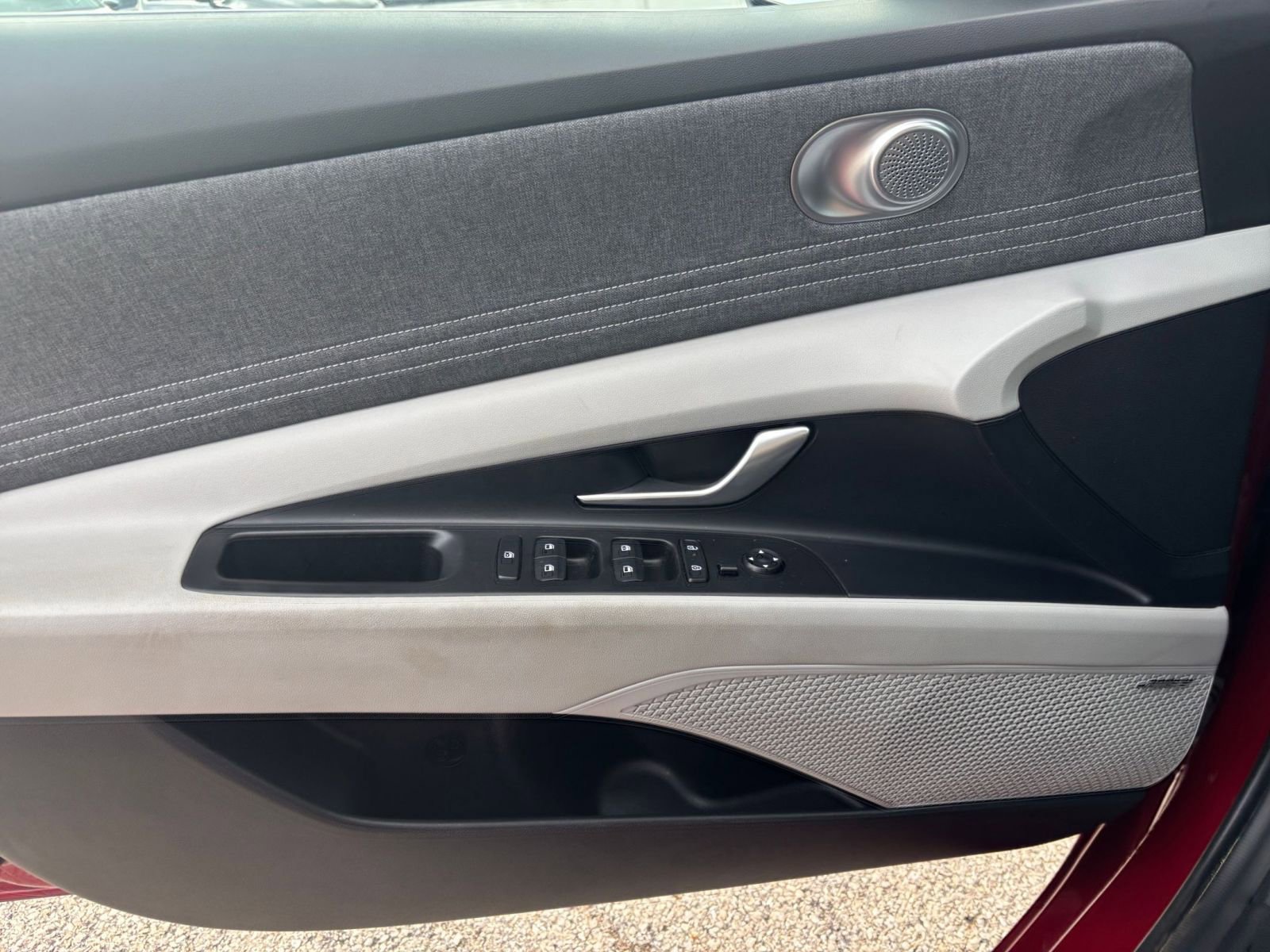 Used 2025 Hyundai Elantra Limited FWD image 18