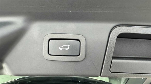 Used 2019 Land Rover Range Rover Velar R-Dynamic SE image 18