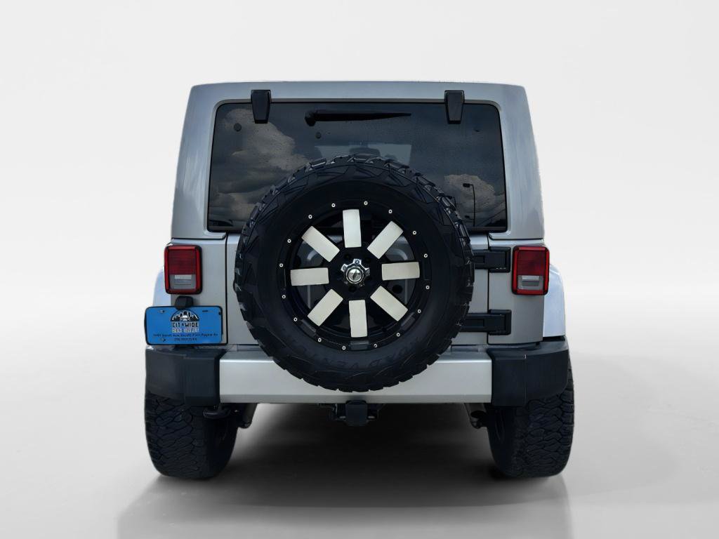 Used 2014 Jeep Wrangler Unlimited Sahara w/ Connectivity Group AWD/4WD image 3