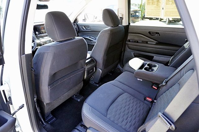Certified 2023 Nissan Pathfinder SV w/ Black Appearance Package FWD image 24