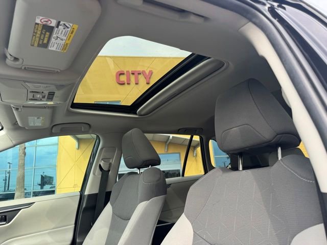 Used 2022 Toyota RAV4 XLE w/ Convenience Package FWD image 16