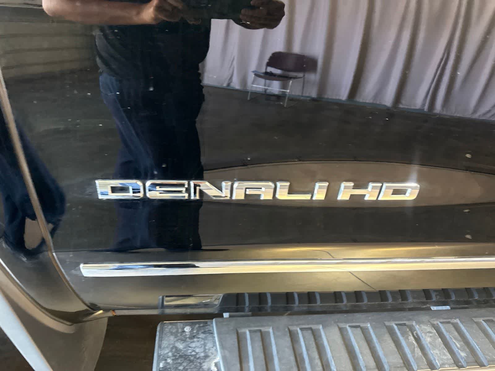 Used 2018 GMC Sierra 2500 Denali w/ Duramax Plus Package AWD/4WD image 11