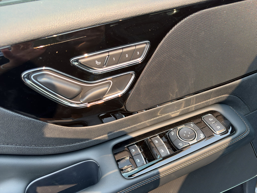 New 2026 Lincoln Aviator AWD image 21