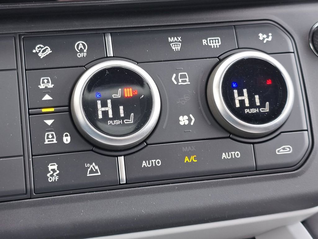 New 2026 Land Rover Defender 110 X-Dynamic SE AWD/4WD image 15