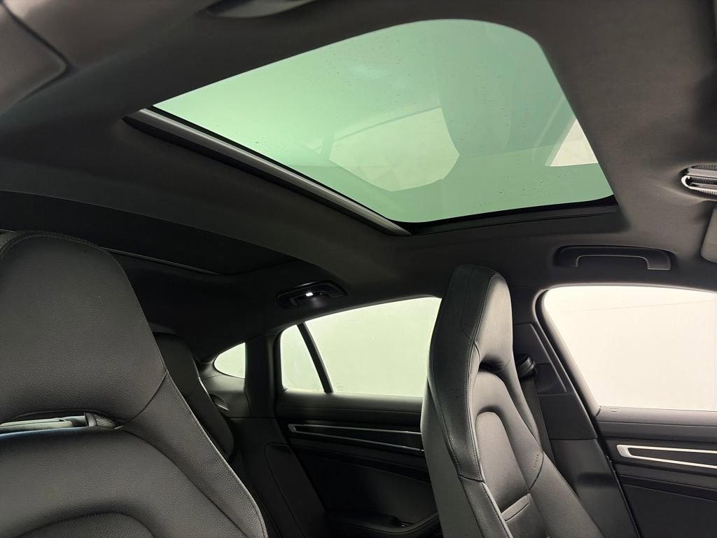 Used 2019 Porsche Panamera image 31