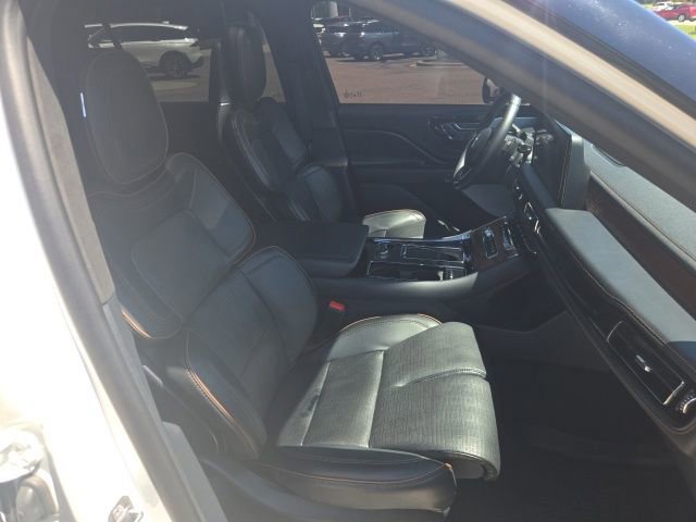 Certified 2025 Lincoln Aviator Black Label AWD/4WD image 30