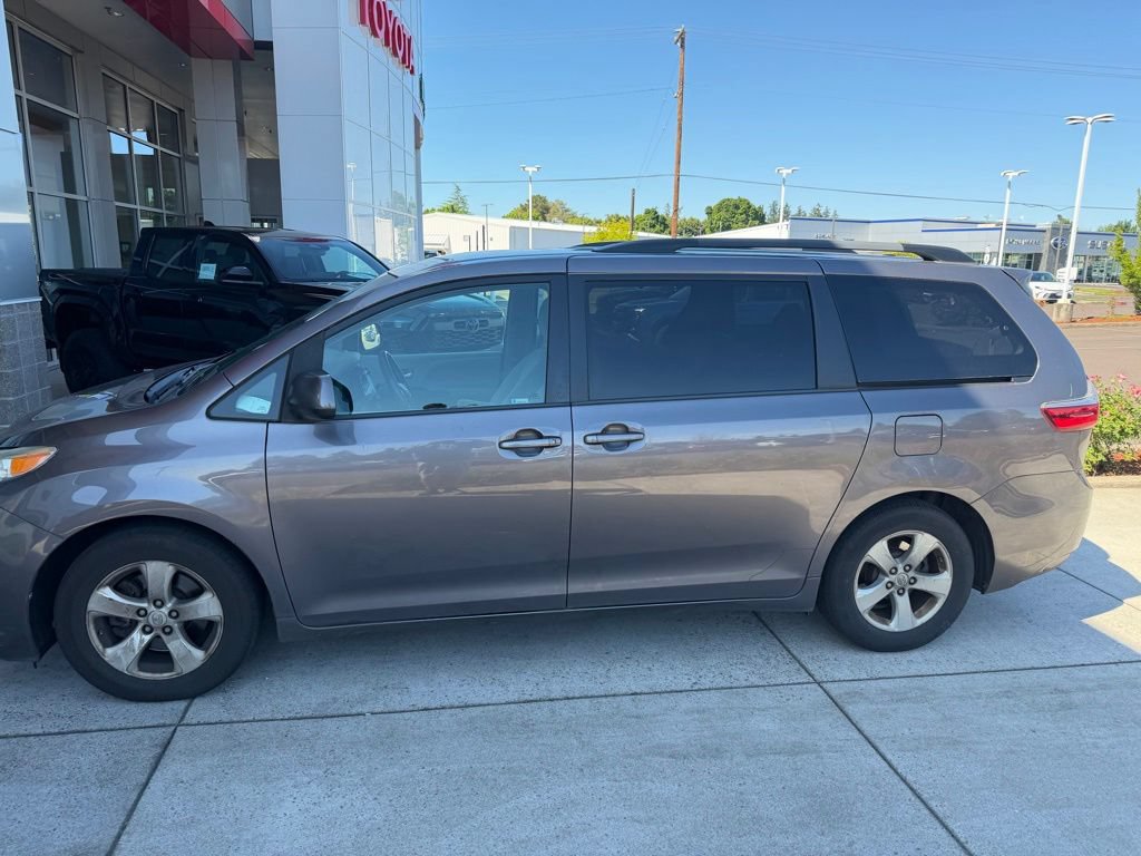 Used 2015 Toyota Sienna LE FWD image 5