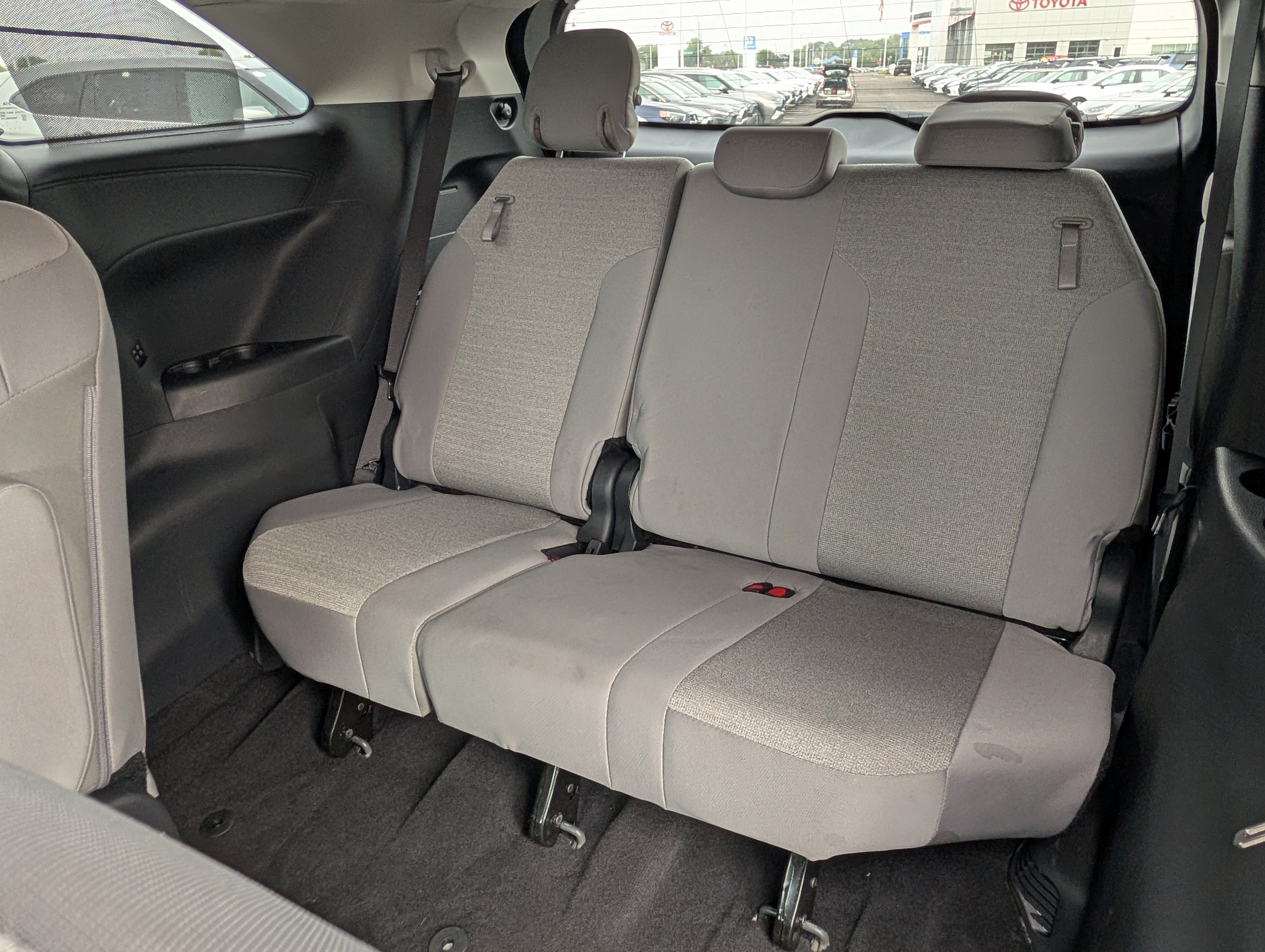 Certified 2026 Toyota Sienna LE FWD image 28