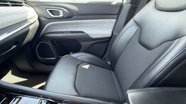 Used 2025 Jeep Compass Latitude AWD/4WD image 23