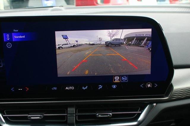 New 2026 Chevrolet Equinox EV LT image 18