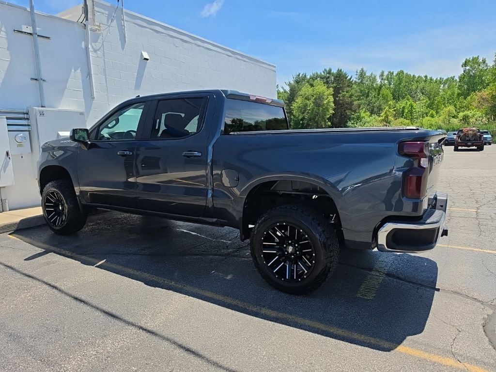 Used 2021 Chevrolet Silverado 1500 LT AWD/4WD image 3