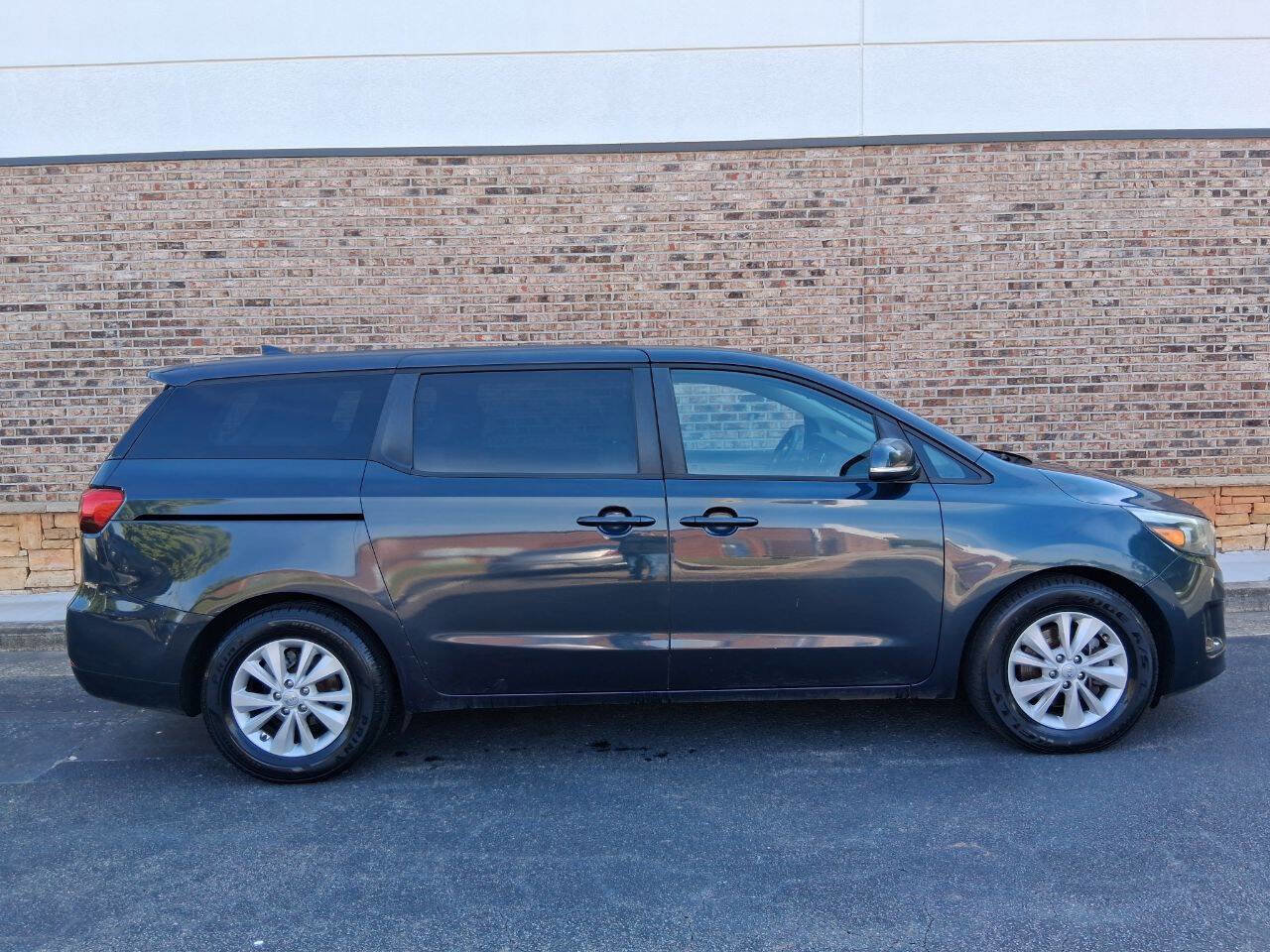 Used 2017 Kia Sedona LX FWD image 6