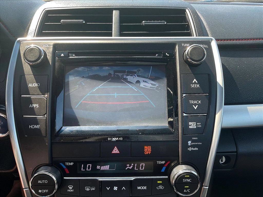 Used 2017 Toyota Camry SE w/ Moonroof Package FWD image 14