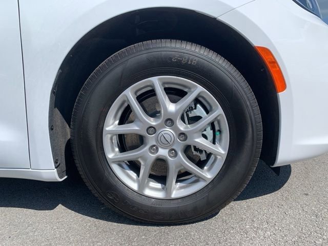 New 2026 Chrysler Pacifica Select image 30