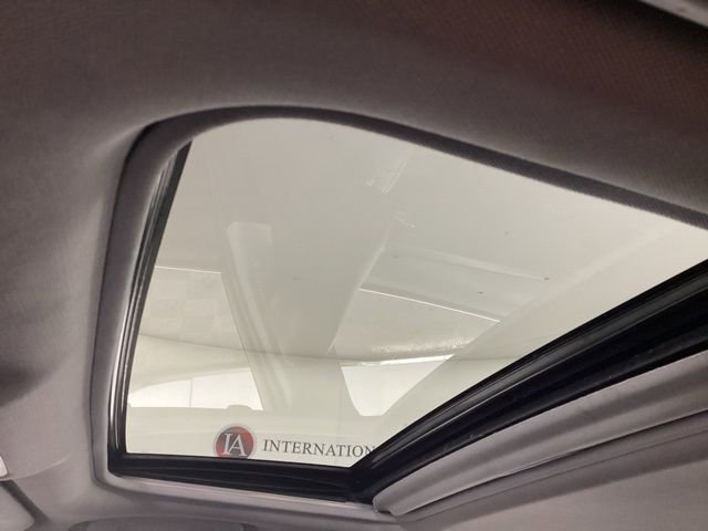 Used 2016 Toyota Camry SE w/ Moonroof Package image 15