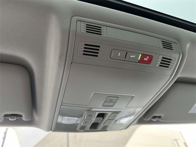 Certified 2022 Volkswagen Taos SE w/ Panoramic Sunroof Package image 34