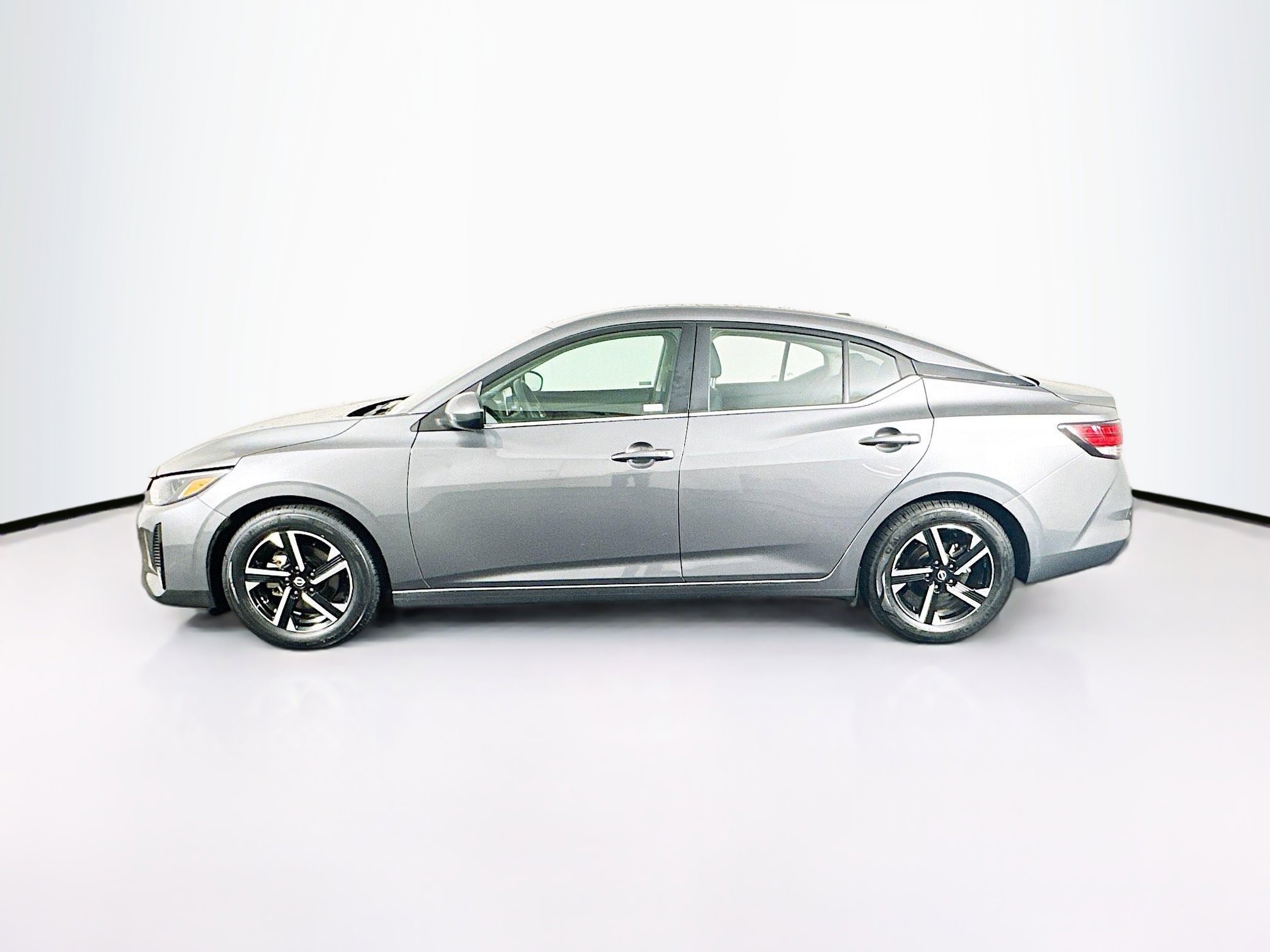 Used 2024 Nissan Sentra SV image 4
