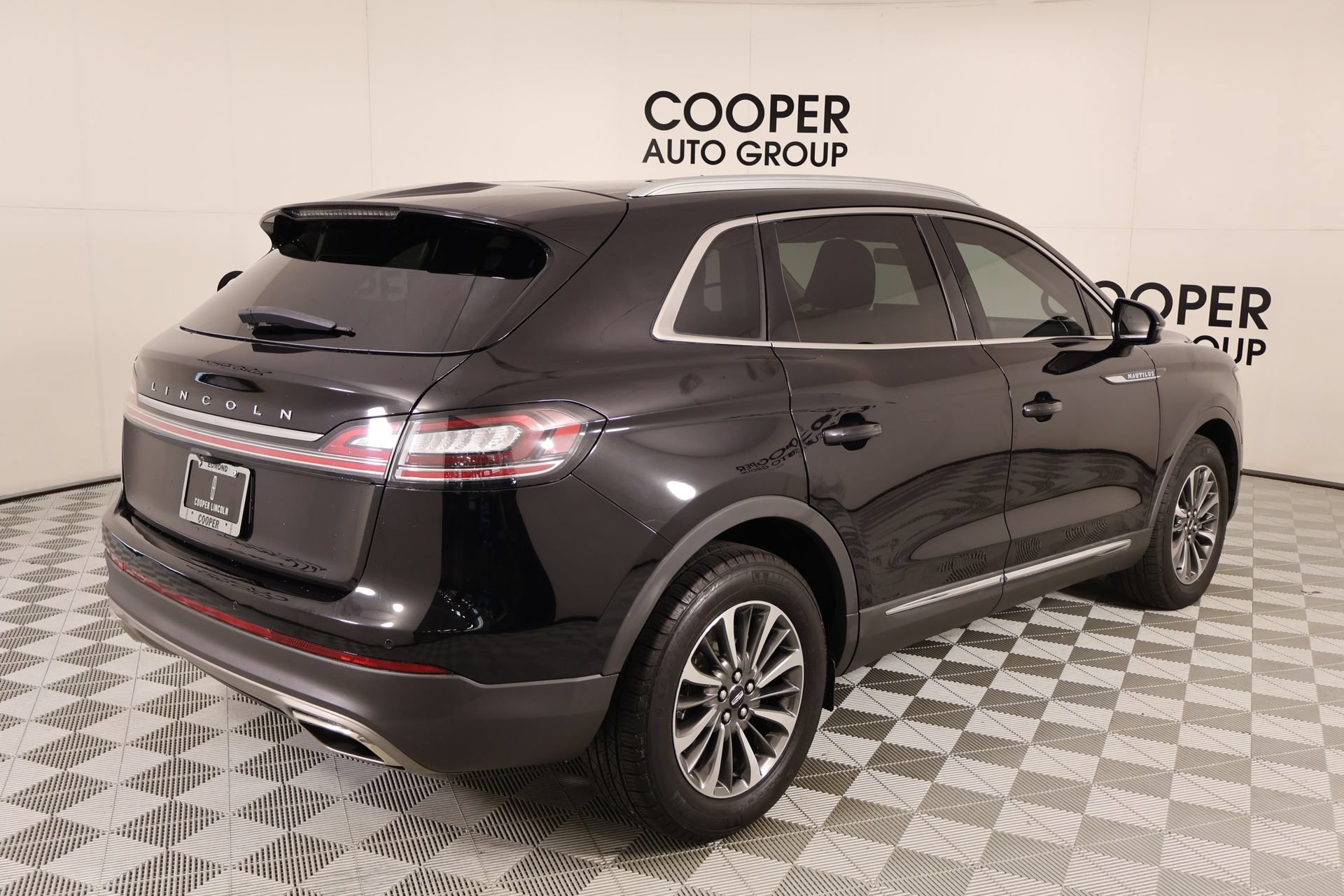 Used 2023 Lincoln Nautilus AWD w/ Premium Package image 20
