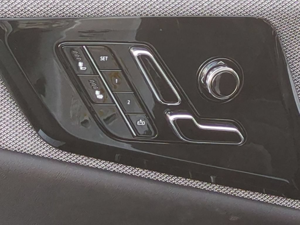 New 2026 Cadillac Optiq Luxury 1 RWD image 21