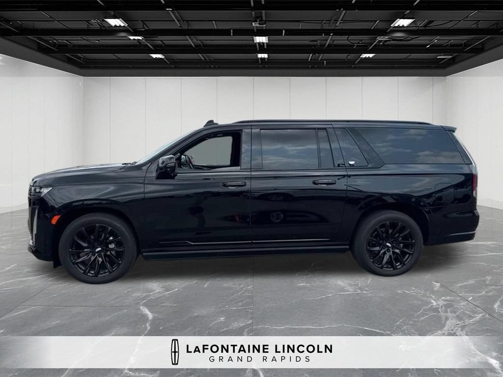 Used 2022 Cadillac Escalade ESV Sport Platinum w/ LPO, ONYX Package AWD/4WD image 2