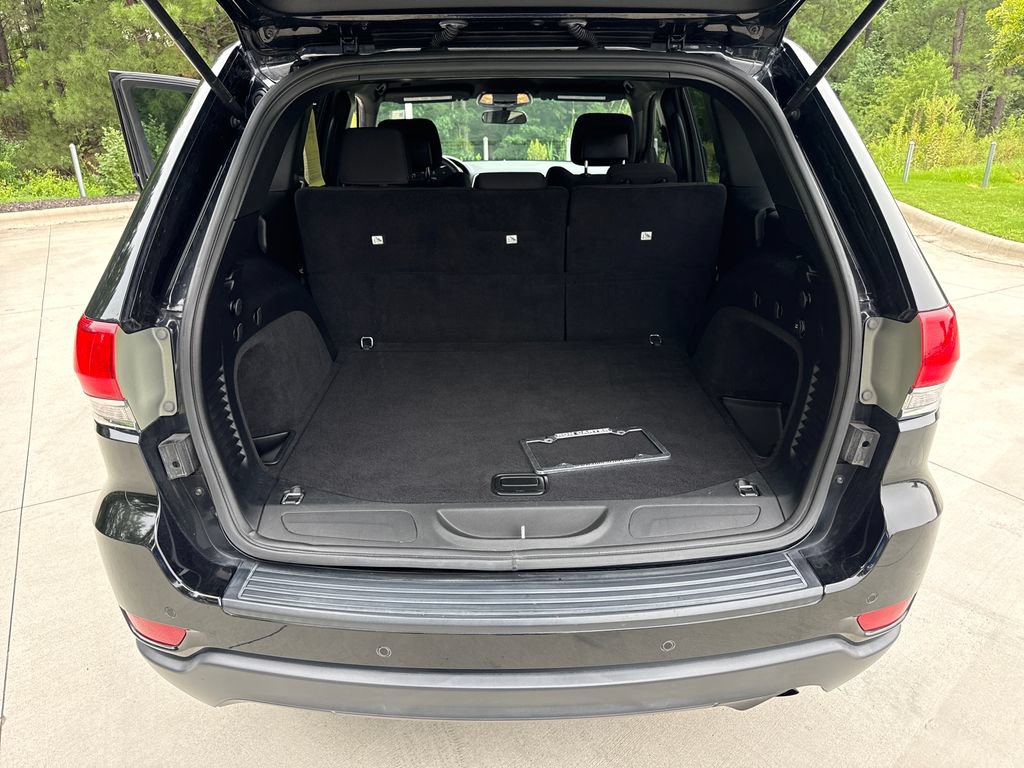 Used 2018 Jeep Grand Cherokee Laredo RWD image 32