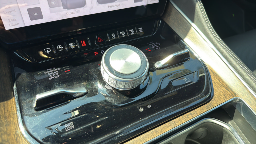 Used 2023 Jeep Grand Wagoneer L 4WD image 41