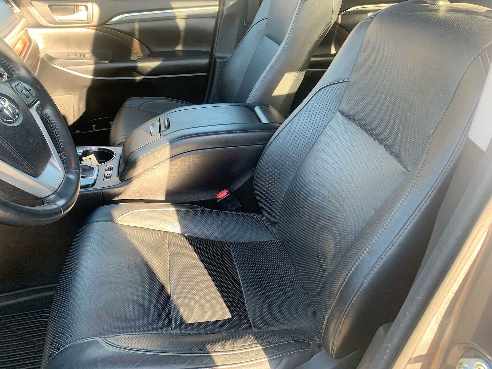 Used 2017 Toyota Highlander Limited image 19