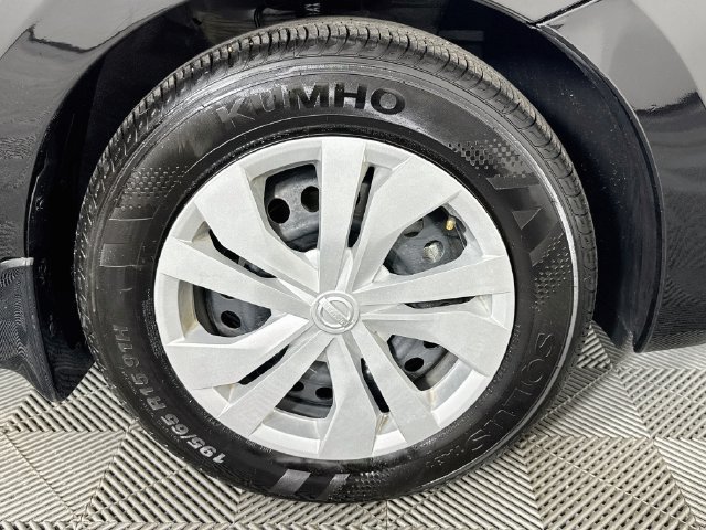 Used 2025 Nissan Versa S w/ Trunk Package FWD image 28