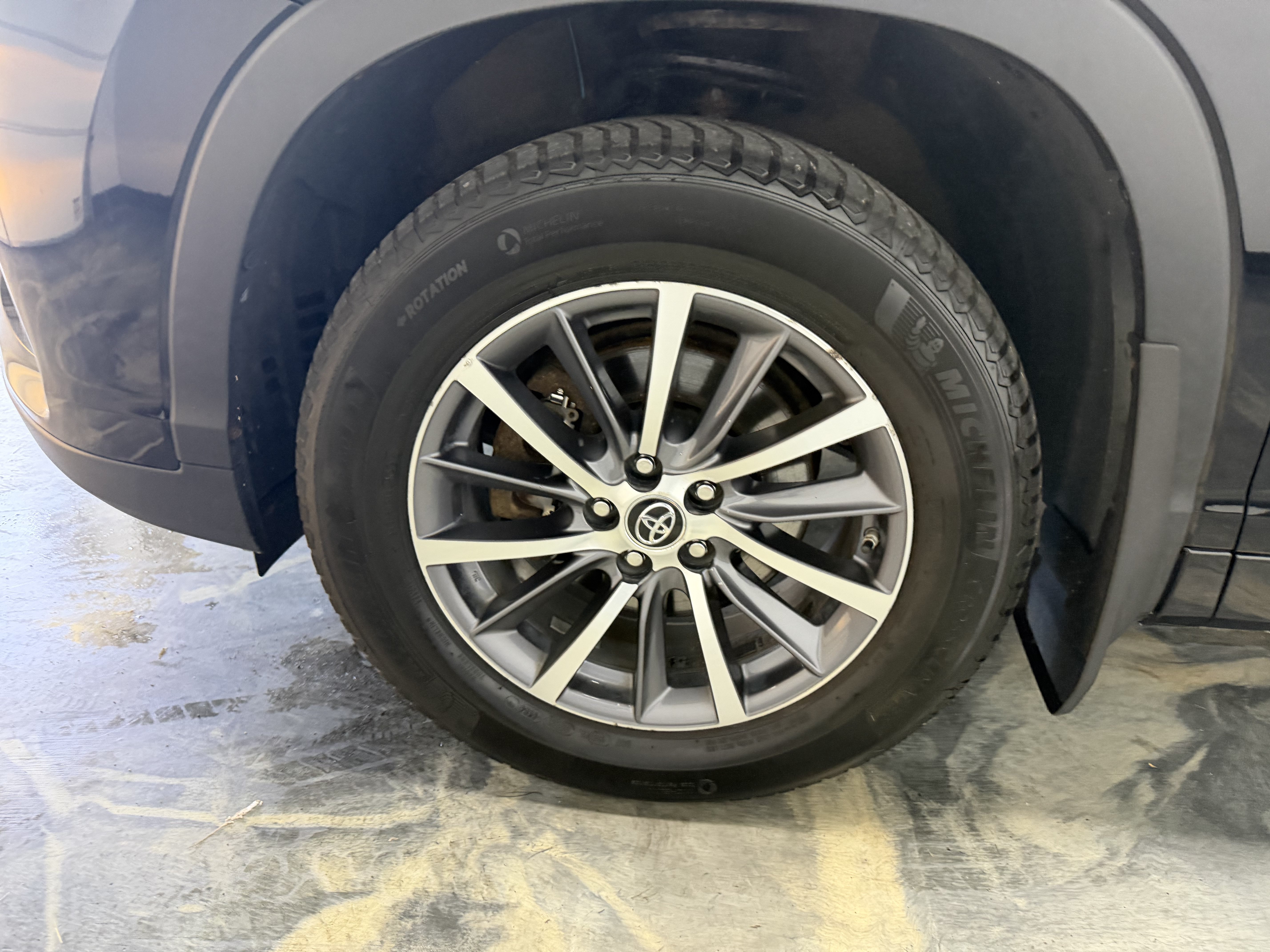 Used 2017 Toyota Highlander XLE AWD/4WD image 26