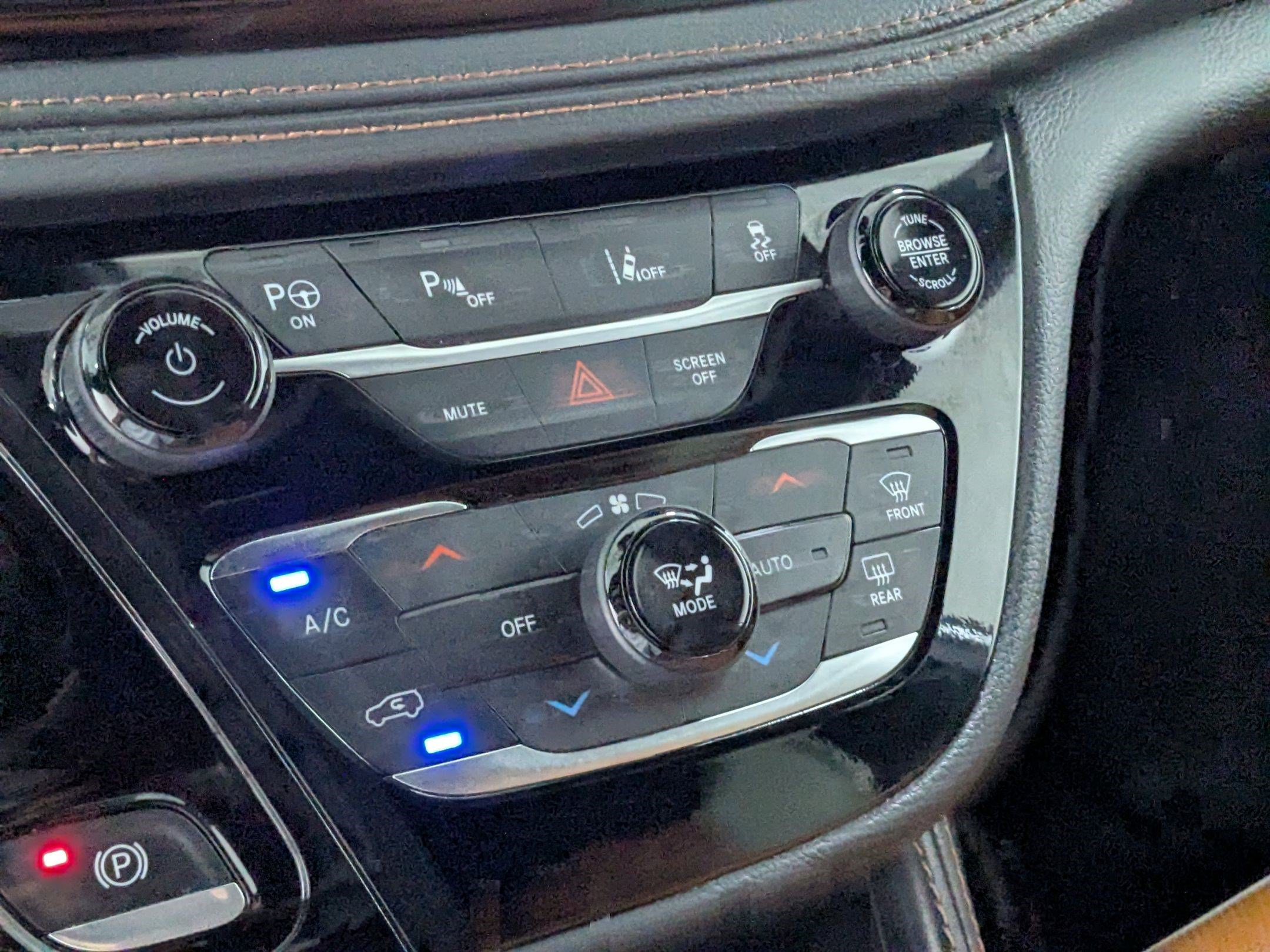 Certified 2024 Chrysler Pacifica Pinnacle FWD image 17