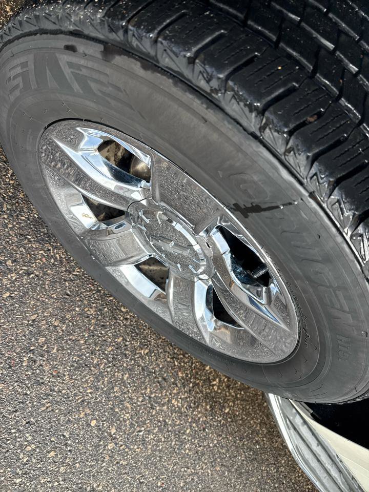 Used 2015 Chevrolet Suburban LTZ image 9