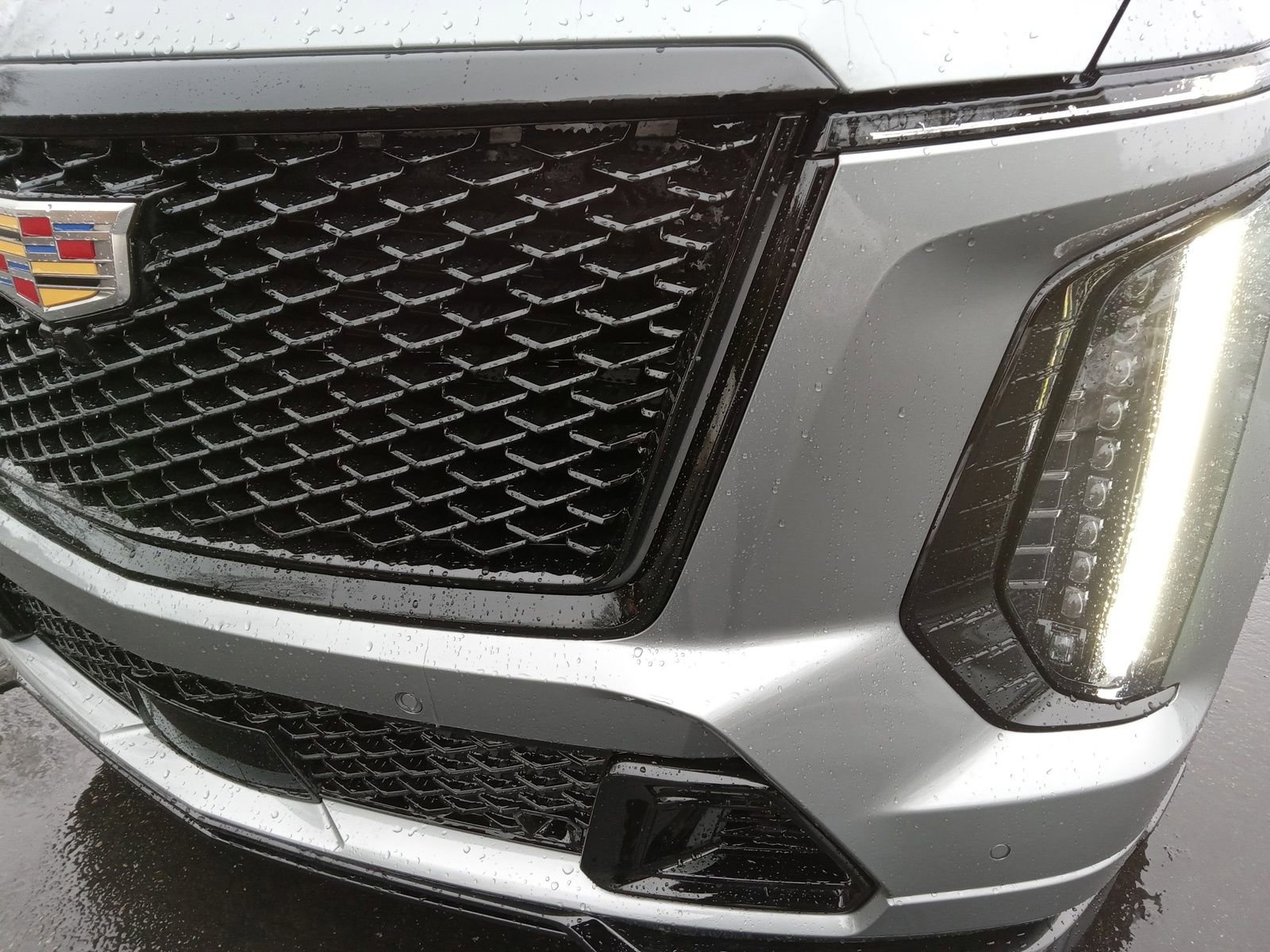 Used 2025 Cadillac Escalade V image 7