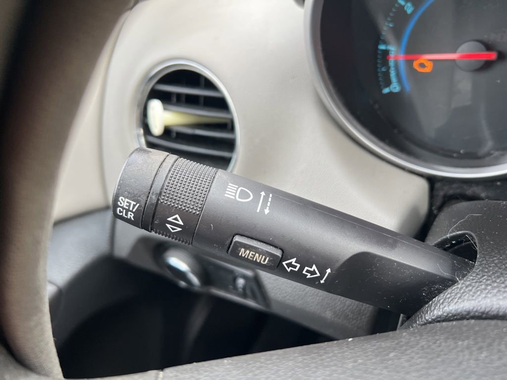 Used 2014 Chevrolet Cruze LS image 13