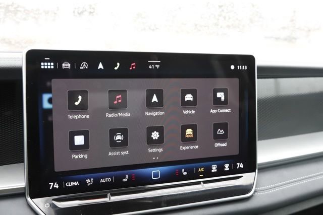 Used 2025 Volkswagen Tiguan SE w/ Panoramic Sunroof Package image 23