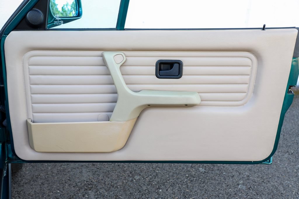 Used 1992 BMW 325i Convertible RWD image 53