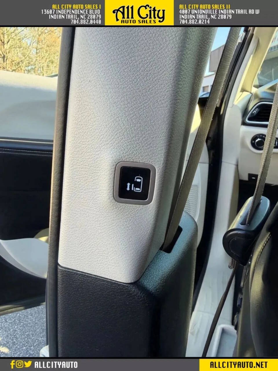 Used 2020 Chrysler Voyager Lxi FWD image 29