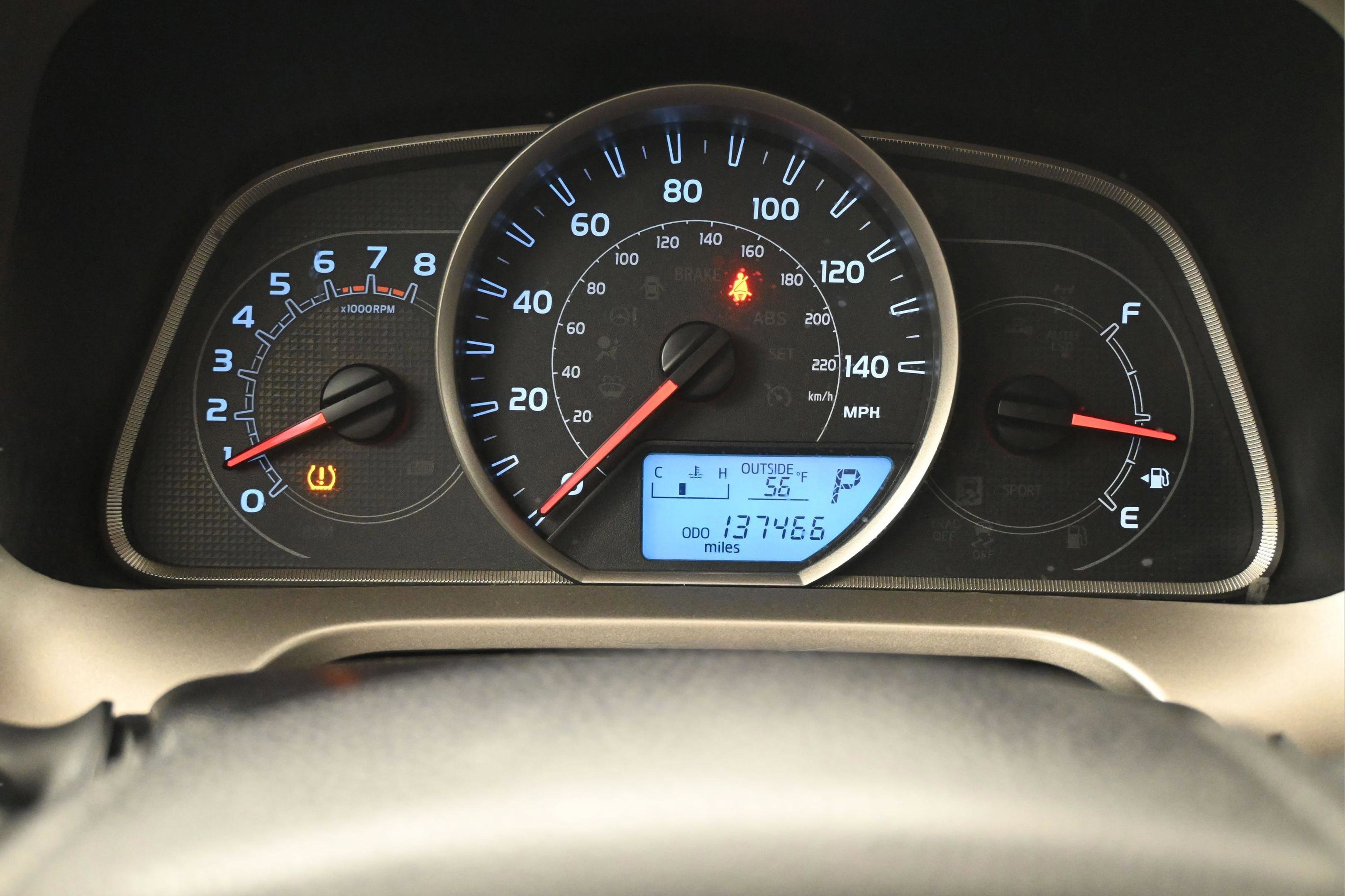 Used 2015 Toyota RAV4 LE AWD/4WD image 26