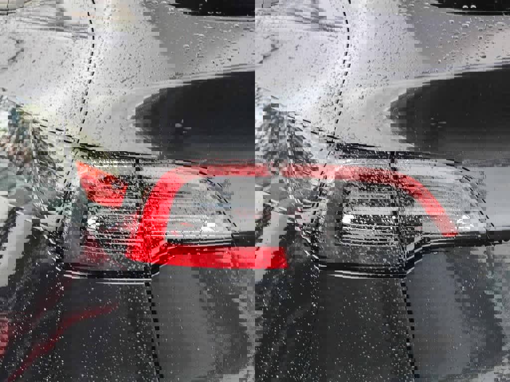 Used 2024 Tesla Model Y 2WD image 9