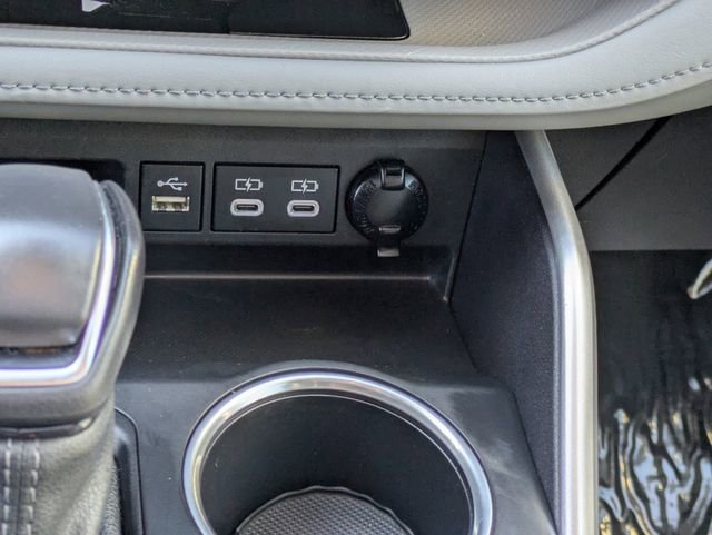 Used 2023 Toyota Highlander XLE image 16