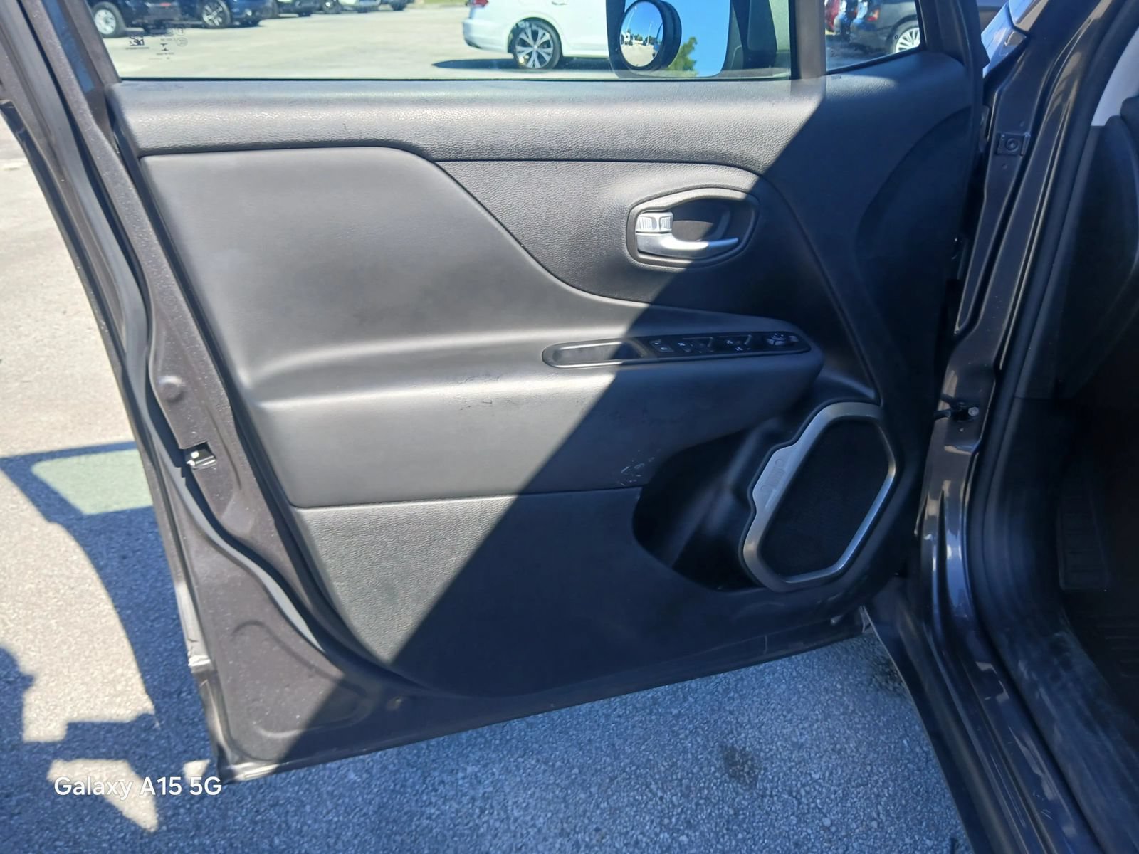 Used 2020 Jeep Renegade Limited w/ LED Lighting Group AWD/4WD image 33