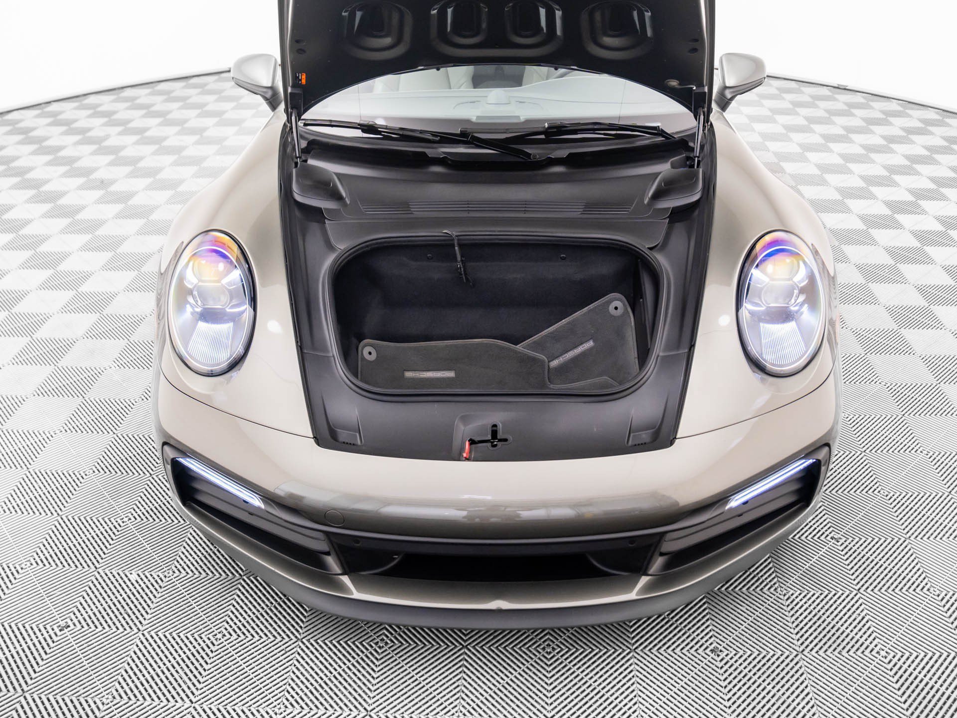 Certified 2020 Porsche 911 Carrera 4S AWD/4WD image 32