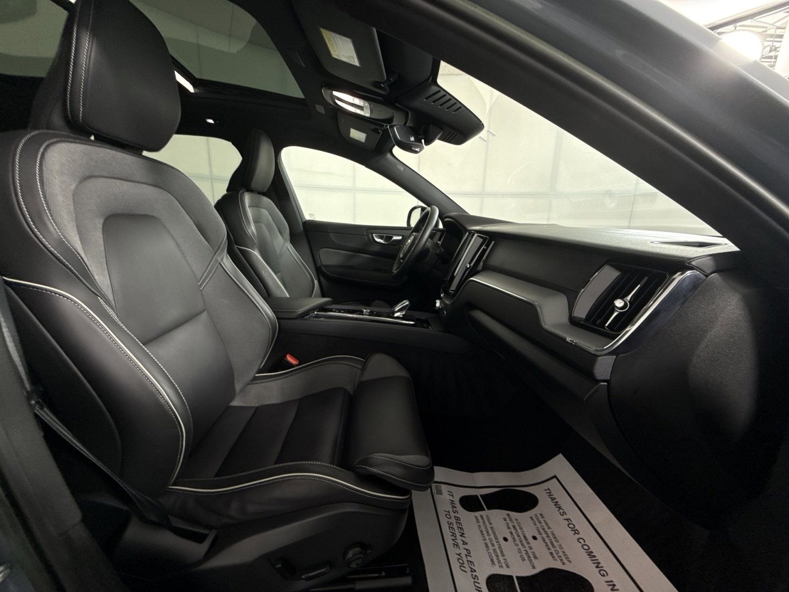 Used 2023 Volvo XC60 B5 Ultimate w/ Climate Package image 27