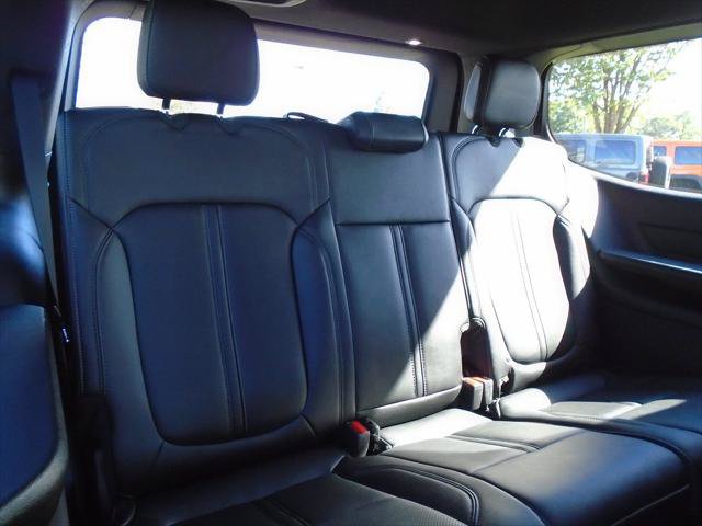 Certified 2025 Jeep Wagoneer Series II w/ Convenience Group I AWD/4WD image 12