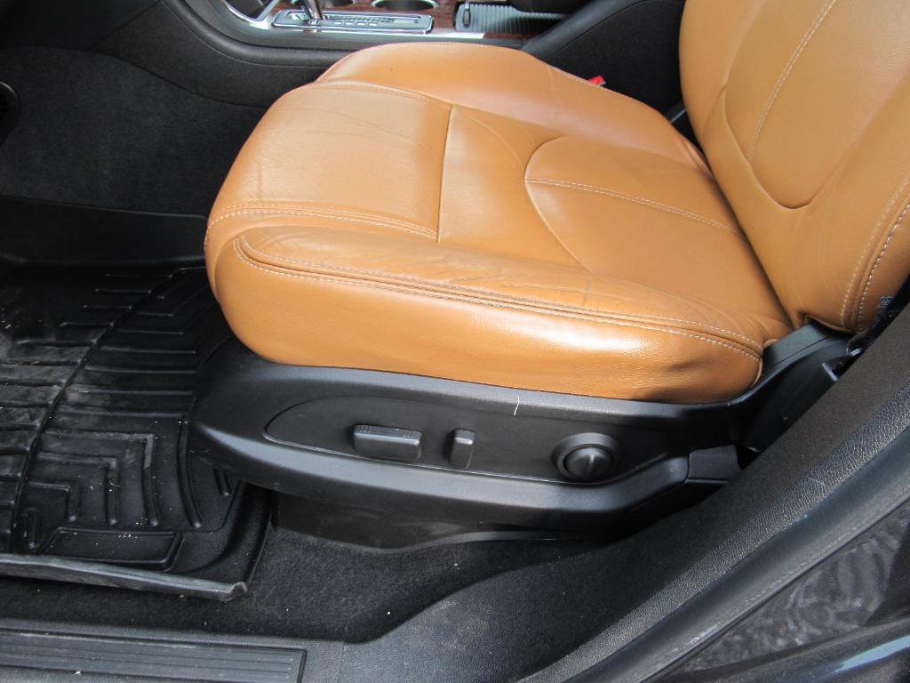 Used 2013 Chevrolet Traverse LT image 19
